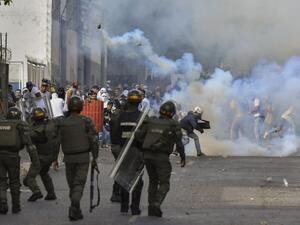 Opposition demonstrators clash with security forces during a protest against the government of President Nicolas Maduro. (AFP/ File)