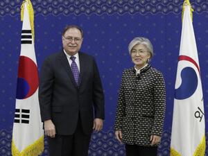 Timothy Betts, acting Deputy Assistant Secretary and Senior Advisor for Security Negotiations and Agreements in the US Department of State, stands with South Korean Foreign Minister Kang Kyung-wha. (AFP)