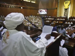 Sudanese parliament members are seated in the main chamber of the National Assembly during an emergency session discussing a state of emergency declared by the president following anti-government protests, on March 11, 2019. (AFP/ File Photo)
