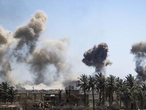 Heavy smoke rises above the Islamic State (IS) group's last remaining position in the village of Baghouz during battles with the Syrian Democratic Forces, in the eastern Syrian province of Deir Ezzor. (AFP/ File)