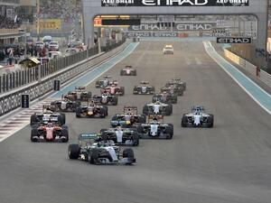Mercedes AMG Petronas F1 Team's German driver Nico Rosberg leads after the start of the Abu Dhabi Formula One Grand Prix at the Yas Marina circuit. (AFP/File)