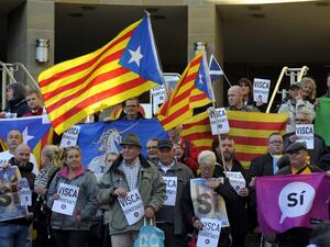 Pro-Catalan independence supporters hold a rally in Glasgow, Scotland. (AFP/ File Photo)