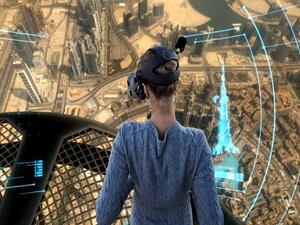 يقدم العرض الجديد للزوار فرصة غير مسبوقة لاختبار تجربة التواجد في أعلى قمة بالبرج ومن ثم القفز وصولاً إلى "نافورة دبي"