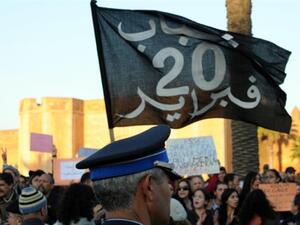 محتجون مغاربة يطالبون بالديمقراطية وإنهاء الفساد