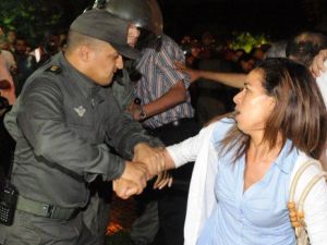 تعرض عدد من الصحفيين للضرب وكسر آلات التصوير التي بحوزتهم