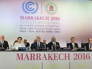 Morocco's King Mohammed VI (C-R), United Nations Secretary-General Ban Ki-moon (2nd R), Morocco's Foreign Minister Salaheddine Mezouar (3rd L), UN climate chief Patricia Espinosa of Mexico (2nd L) pose among others prior to the opening session of the UN climate conference in Marrakesh. (AFP/Fadel Senna)
