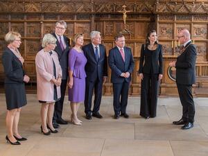 الملكة رانيا العبدالله واطلالة عملية وبسيطة 