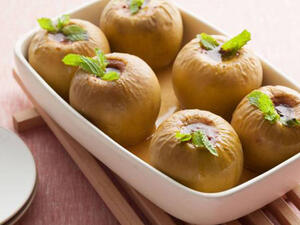 طبق التفاح المخبوز مع السكر