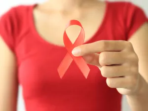 استعمال الحقن الملوّثة بالفيروس تسبب الإيدز
