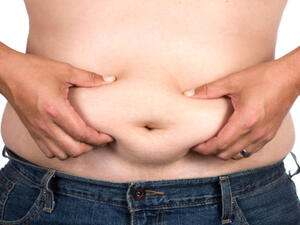 نوعية الطعام من الأمور التي تساعد في تكوين دهون البطن
