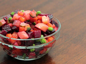 سلطة الشمندر بالخضار