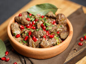 كبدة الدجاج بدبس الرمان 