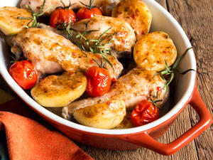 دجاج بالفرن مع صلصة الطماطم