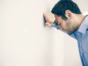 الاكتئاب لدى الرجال لا يعني بالضرورة دائماً شعورك بالحزن

