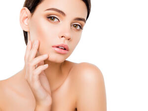 الضغط النفسي الشديد يؤثر أيضاً على إنتاج الميلانين في خلايا البشرة