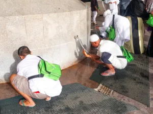 ماء زمزم هو أطهر وأشرف مياه الأرض