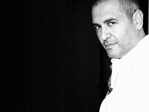 في هذا المنزل يقضي ايلي شهرين كل عام في الصيف والشتاء برفقة عائلته