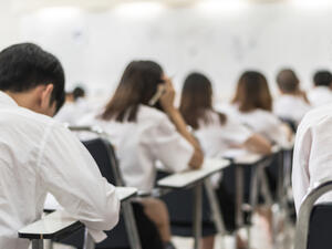 يعيش الطالب فترة قلق كبير خلال الامتحانات ويجد الأهل أنفسهم في صراعٍ

