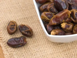 يحتوي التمر على كميات كبيرة من الحديد
