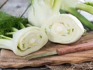 نبات الشومر له خصائص طرد الغازات من الجسم ويعالج الإنتفاخ 
