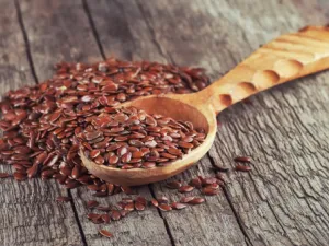 تحتوي بذور الكتان على الأوميجا 3 والألياف، أيضاً تحتوي على الزنك
