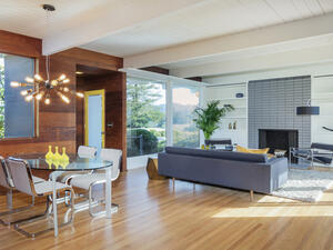 احرصي على اللمسة الفنية في ورق الجدران والأثاث والألوان
 احرصي على اللمسة الفنية في ورق الجدران والأثاث والألوان