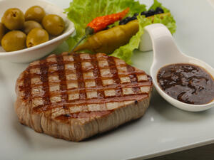 ستيك مشوي بالصوص