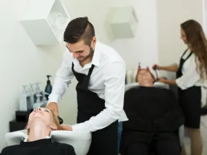 توضع النوتيلا والحليب على الأطراف والأجزاء التالفة من الشعر

