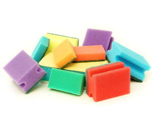 من استعمالات الاسفنج إزالة الوبر عن الملابس الصوفية