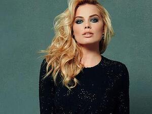 Robbie Margot ببذلة مميزة من تصميم Calvin Klein