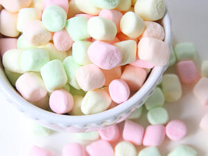 المارشميلو من الحلويات اللذيذة للصغار و الكبار