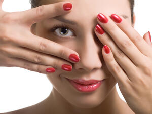 لون الطلاء المناسب لبرج العذراء هو الأحمر
