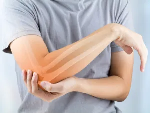 أعراض روماتيزم العظام الإحساس بألم عند الضغط على المفصل
