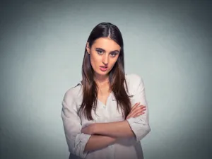 الشخص المتشائم هو ذلك الشخص الذي تتمنى لو أنك لم تخبره شيئًا عن نفسك
