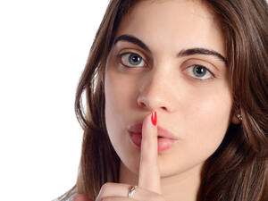 البثور السوداء مشكلة تؤرّق جمال البشرة وتقلق المرأة
