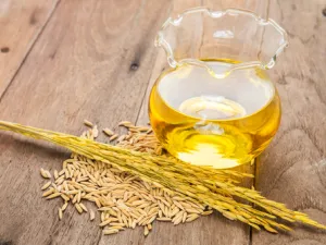 زيت نخالة الأرز يخلص البشرة من الإفرازات الدهنية الزائدة

