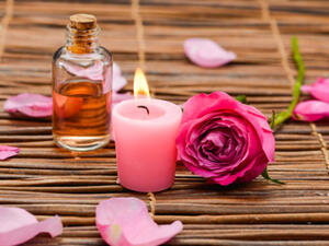 يعد زيت الورد أيضاً مصدر جيد لفيتامين ج
