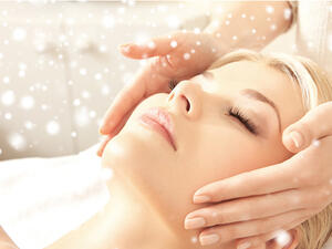 أملاح البحر الميت تشد البشرة وتعمل على التخلص من تجاعيد الرقبة

