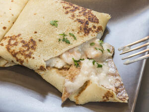 كريب الجمبري بصلصة البشاميل