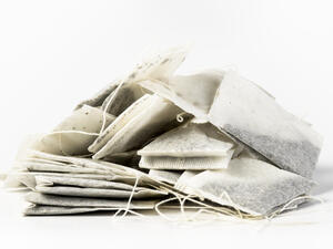 يمكن وضع أكياس الشاي المستعملة في الثلاجة للتخلص من الروائح غير المرغوبة
