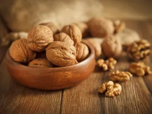 الجوز من الأطعمة الغنية بالأحماض الدهنية اوميجا 3
