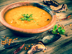 طريقة عمل شوربة العدس التركية الشهية