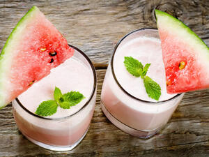 عصير البطيخ باللبن