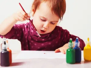 الرسم مهم للغاية ساعة يومياً تساعد الطفل على التعبير عن تفكيره

