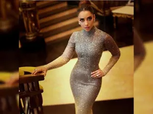صمم الفستان خصيصاً لها بأنامل المصمم الفلبيني المقيم في دبي MICHAEL CINCO