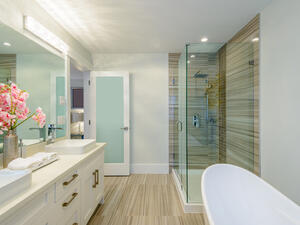 يجب أن تُحدّد إحدى جهات المكان الخاص بالـ"دش" بالزجاج
 يجب أن تُحدّد إحدى جهات المكان الخاص بالـ"دش" بالزجاج