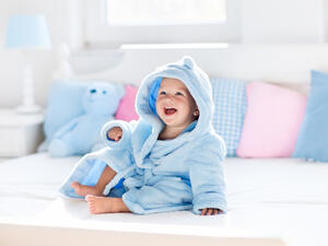 استخدام مشاجب للمناشف والملابس تحمل أحرف اسم الطفل
 استخدام مشاجب للمناشف والملابس تحمل أحرف اسم الطفل