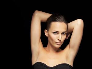 قد يتسبب ظهور الشعر الزائد في الجسم بالكثير من الحرج خصوصاً للنساء 