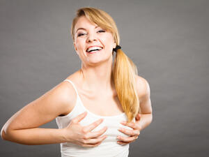 تتمنى كل إمرأة الحصول على ثدي جذاب ومشدود وخالي من الترهلات