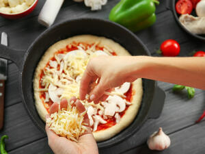 أسباب فشل عجينة البيتزا هي عدم التقيد بأوزان ومقادير محددة
